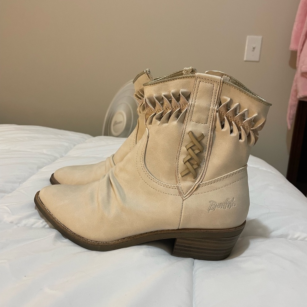 NWT Blowfish Boots